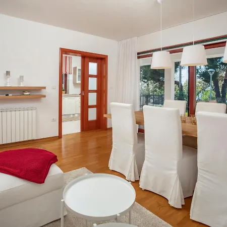 بيت للعطل Front By Interhome *