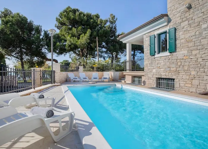 Front By Interhome *