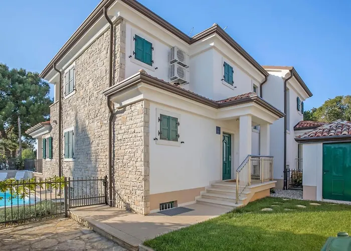 Front By Interhome *