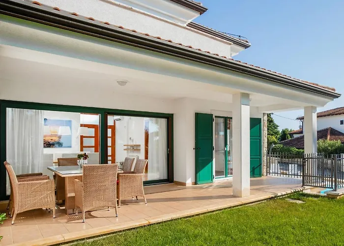 Front By Interhome *