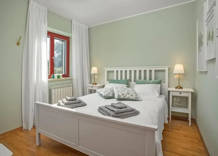 Front By Interhome *