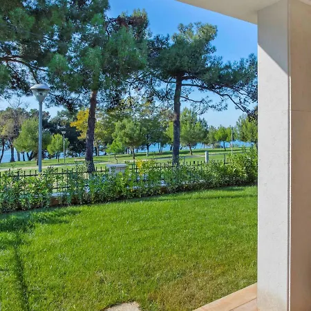 Front By Interhome *