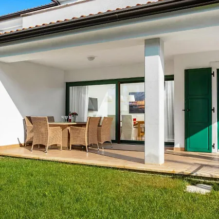 Holiday home Front By Interhome