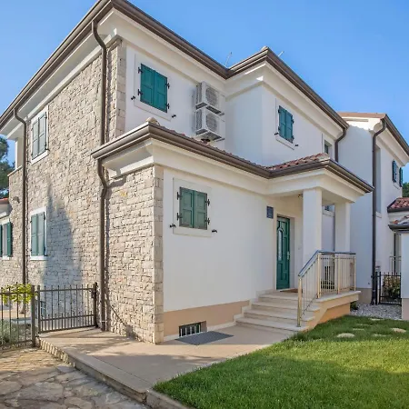 Front By Interhome *