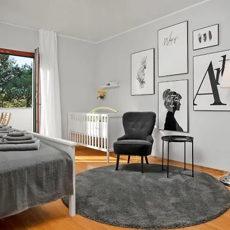 Holiday home Front By Interhome