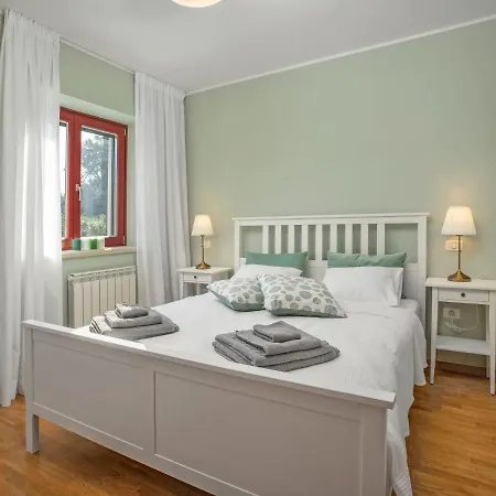Front By Interhome *