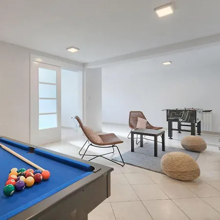 Holiday home Front By Interhome