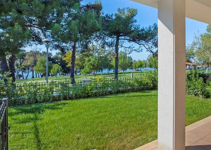 Front By Interhome *