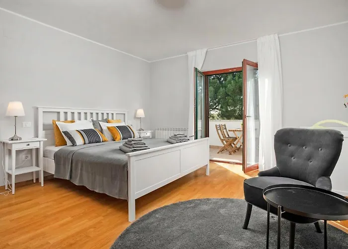 Front By Interhome *