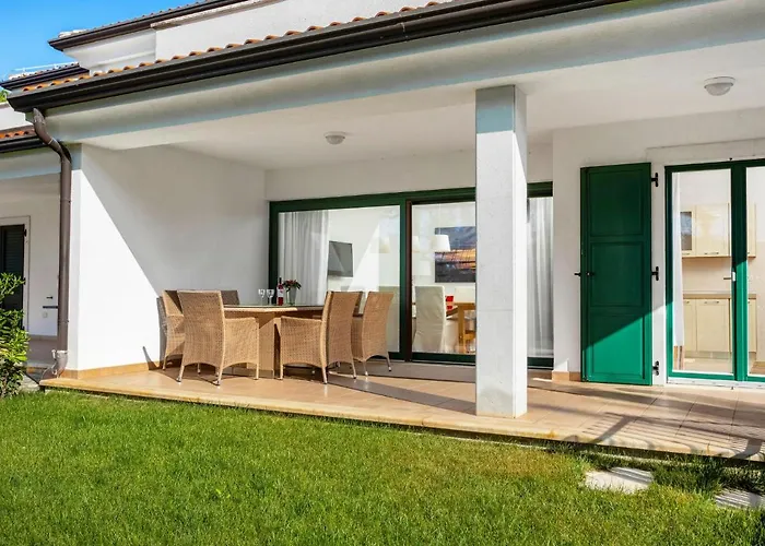 Holiday home Front By Interhome
