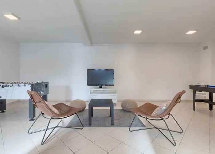 Front By Interhome *